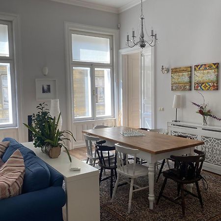 Urban Haven - 3 Beds, 3 Baths, Free Parking, Near Central Market Budapest Extérieur photo