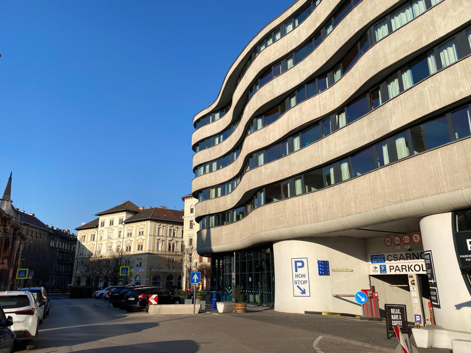 Urban Haven - 3 Beds, 3 Baths, Free Parking, Near Central Market Budapest Extérieur photo