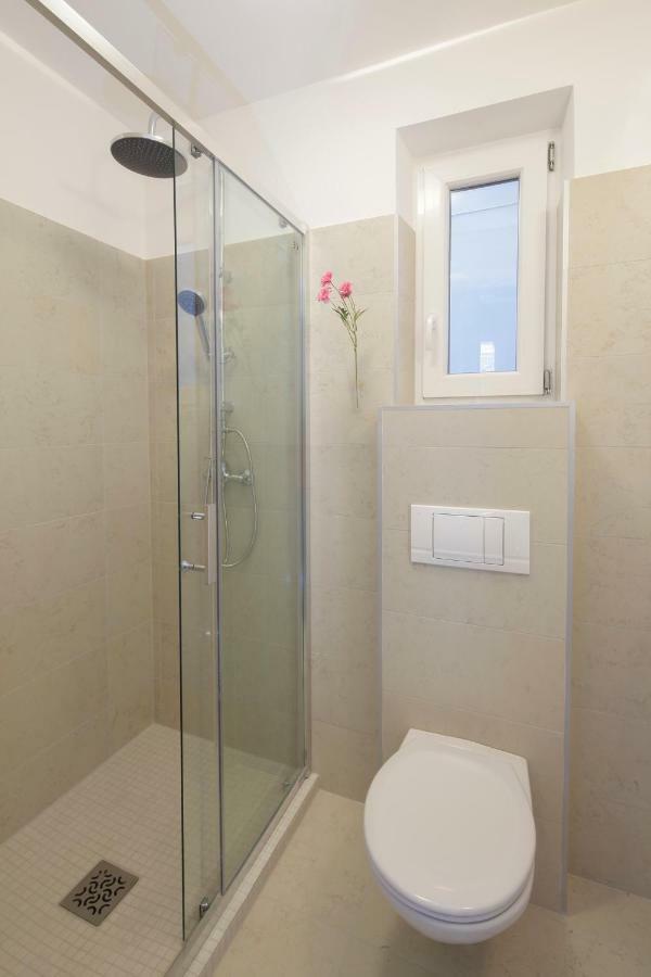 Urban Haven - 3 Beds, 3 Baths, Free Parking, Near Central Market Budapest Extérieur photo