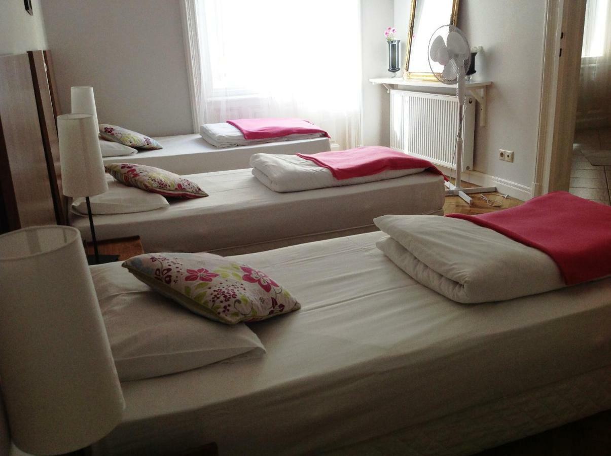 Urban Haven - 3 Beds, 3 Baths, Free Parking, Near Central Market Budapest Extérieur photo