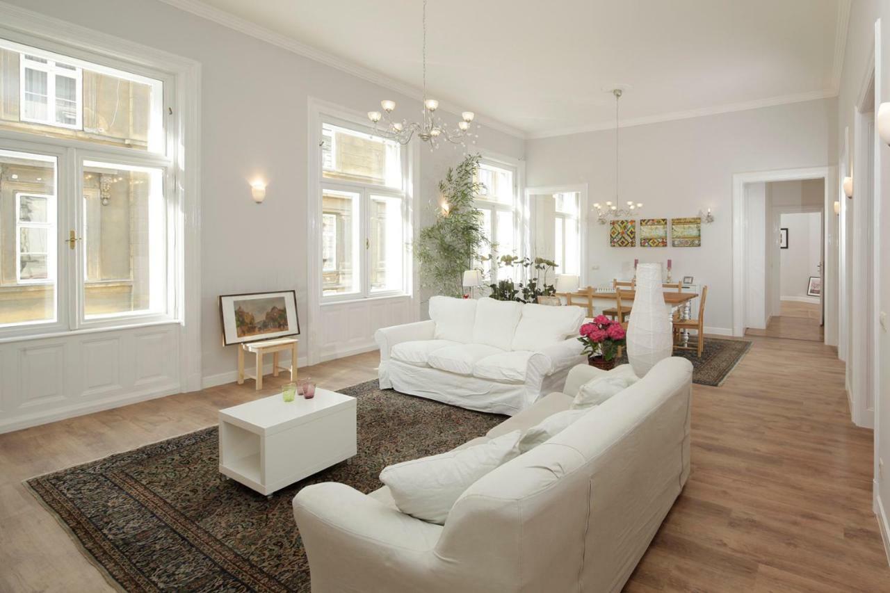 Urban Haven - 3 Beds, 3 Baths, Free Parking, Near Central Market Budapest Extérieur photo